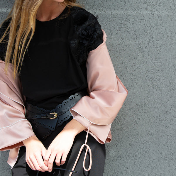 Large ceinture en cuir finitions argentées. @KbyKrisalys
